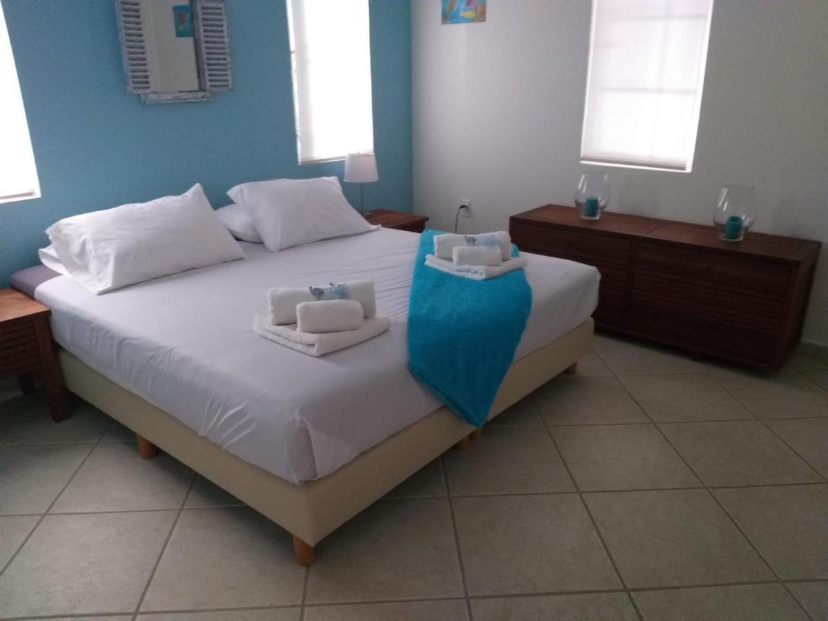 Villa Olivia Poolside Kralendijk  Bagian luar foto
